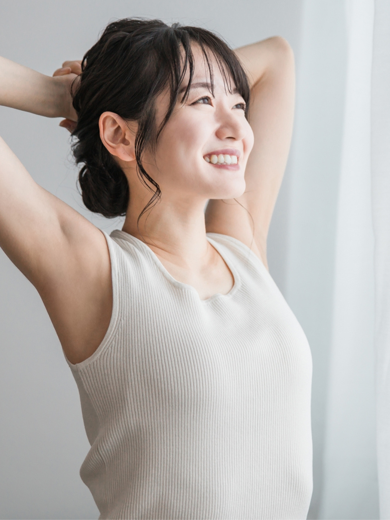 スッキリした笑顔の女性（A woman looking refreshed）